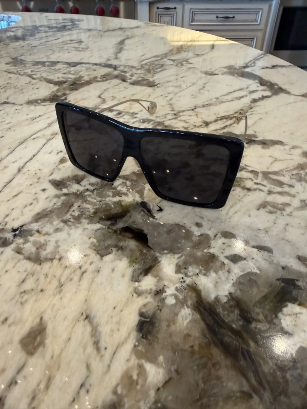 Gucci hardware black